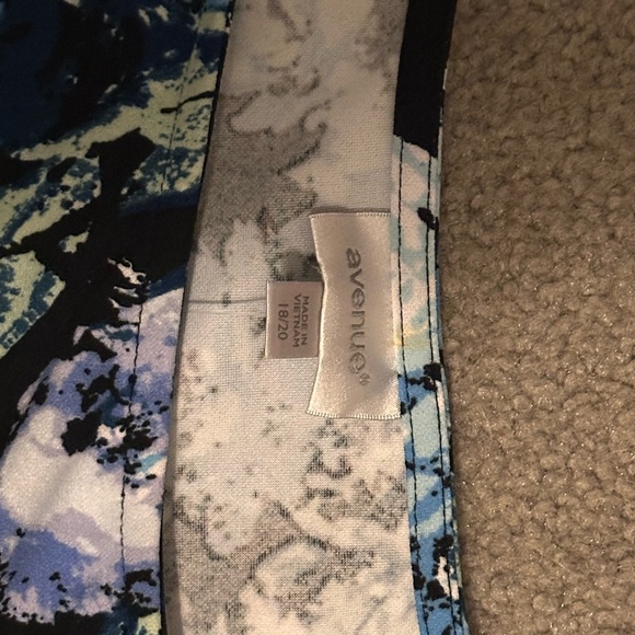 Avenue Floral Bell Sleeve Formal Dress Plus Size 18/20 NWT - Picture 4 of 4